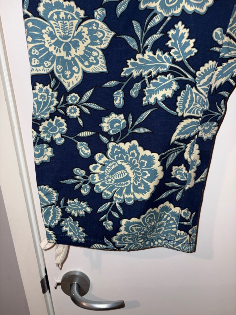 Tommy Hilfiger Floral Crop Pattern Pants - Picture 3 of 8